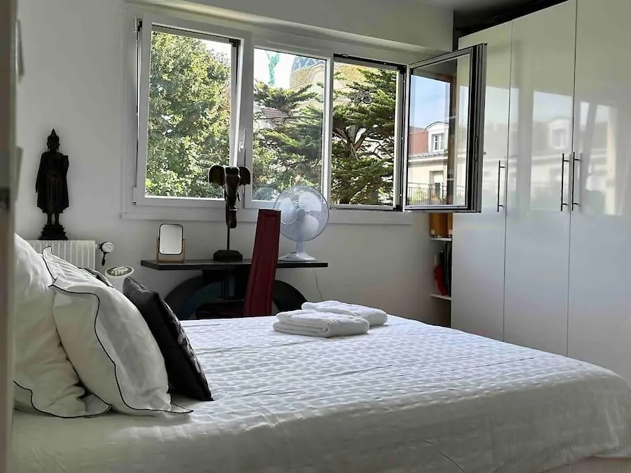 Private Bedroom 1 Near Eiffel Tower, Saint Germain パリ